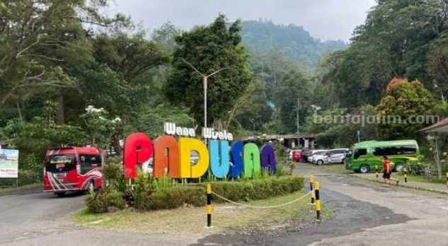 Wana Wisata Air Panas Padusan di Desa Padusan, Kecamatan Pacet, Kabupaten Mojokerto. [Foto : dok]