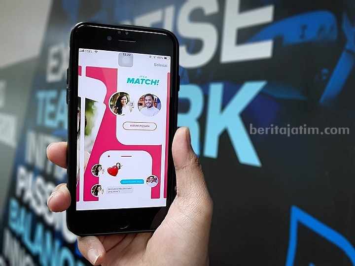 5 Tips Dating App Untuk Wanita yang Ingin Hubungan Serius Ilustrasi dating app atau aplikasi kencan yang digunakan orang untuk mencari pasangan. (Sumber foto: Yogas Design/Unsplash)