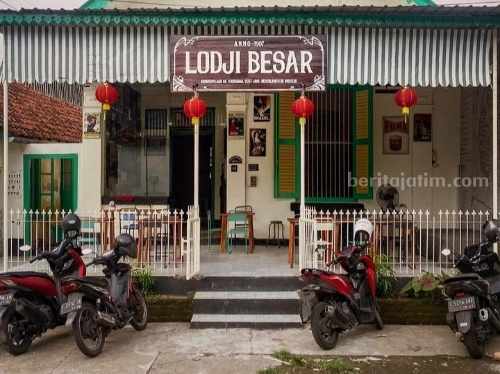 Cafe Lodji Besar di Peneleh Surabaya Sajikan Menu Autentik Kolonial, Harganya Belasan Ribu Suasana Lodji Besar, cafe vintage di Jl. Makam Peneleh No.46 Surabaya yang sajikan menu spesial resep autentik kolonial. (Sumber foto: Instagram lodjibesar.official)