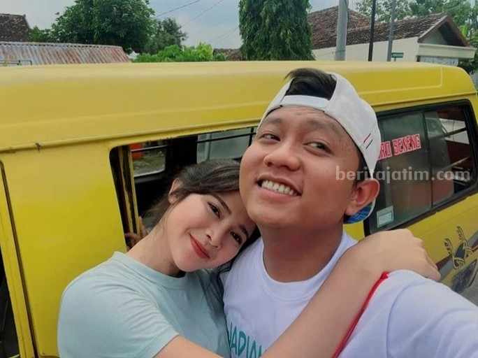 Denny Caknan Dikabarkan Nikahi Bella Bonita 7 Juli 2023, Jadi Hari Cidro Nasional? Potret Denny Caknan dan Bella Bonita yang dikabarkan akan menikah besok, Jumat (7/7/2023). (Sumber foto: Instagram denny_caknan)