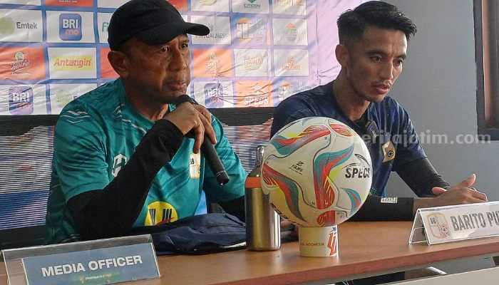 Rahmad Darmawan dan Bayu Pradana saat konferensi pers. (Way)