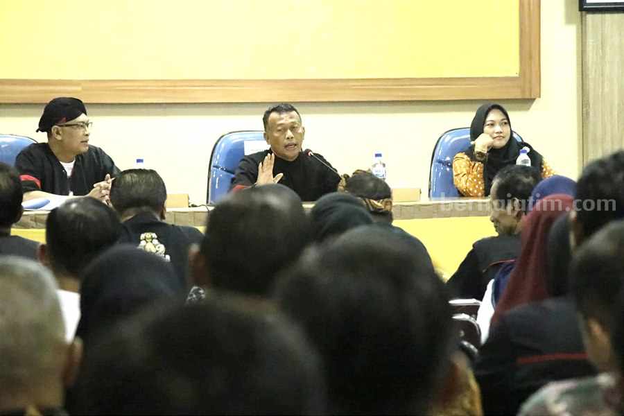 Bupati Ponorogo Sugiri Sancoko saat memberikan wejangan kepada ratusan calon peserta pengisian perangkat desa. (Foto/Kominfo Ponorogo)
