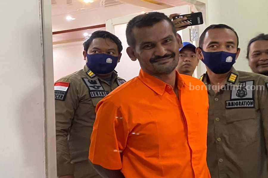 Kantor Imigrasi Perak Deportasi WNA Malaysia Suka Mabuk dan Bikin Onar HBR saat dirilis di Kantor Imigrasi kelas I Tanjung Perak, Jumat (07/07/2033). (Foto/Anggadia)