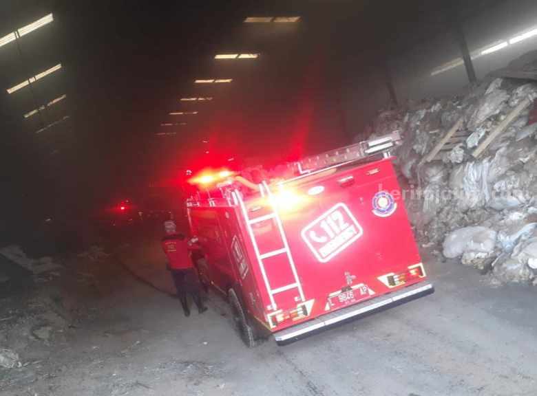 Lokasi kebakaran di pabrik PT Kasih Prima (KM) di Jalan Jawar 99 Gresik