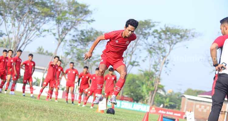 Deltras FC berlatih bersama di Lapangan Siwalan Panji Sidoarjo. (Way)