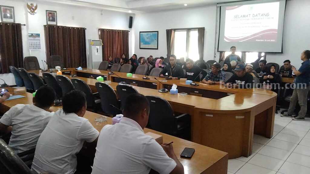 Audiensi Keluarga Korban Tragedi Kanjuruhan bersama LBH Pos Malang, DPRD dan Satreskrim Polres Malang, Rabu (12/7/2023) di Ruang Badan Musyawarah DPRD Kabupaten Malang.