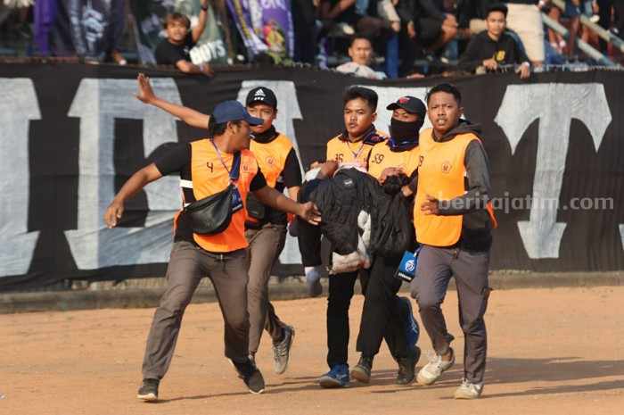 Arema FC Minta Maaf Atas Insiden Suporter di Kediri Suporter Arema FC yang diamankan saat berada di Stadion Brawijaya Kediri