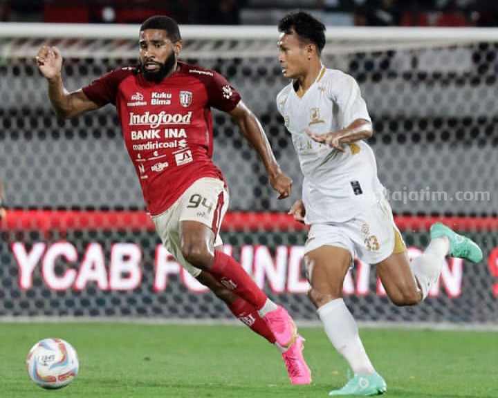Laga Madura United FC saat bertandang ke markas Bali United FC, pada laga pekan ketiga Liga 1 di Stadion Kapten I Wayan Dipta Gianyar Bali, Sabtu (15/7/2023). [Gambar: Madura United]