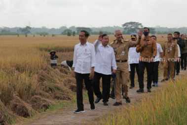 Presiden Jokowi bersama Prabowo SDubianto dan Ganjar Pranowo [dok/tim media Prabowo]