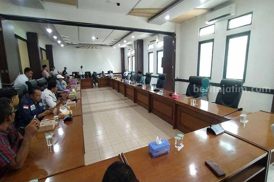 Khawatir Pj Bupati Pasuruan Orang Luar, Ketua DPRD: Harus ASN Ketua DPRD Kabupaten Pasuruan saat melakukan audiensi di gedung dewan.