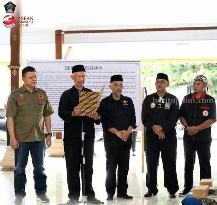 Suasana rapat koordinasi dan deklarasi damai pengesahan warga baru PSHT Cabang Blitar.