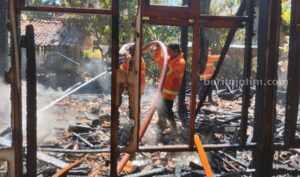 Kebakaran Rumah Warga Pamekasan, Angin Sedang Kencang, Bangunan pun Ludes