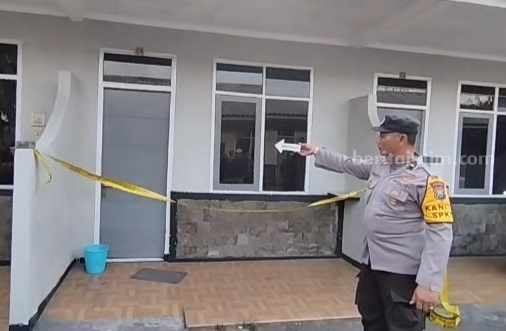 Tim INAFIS Satreskrim Polresta Mojokerto melakukan olah TKP. [Foto : ist]