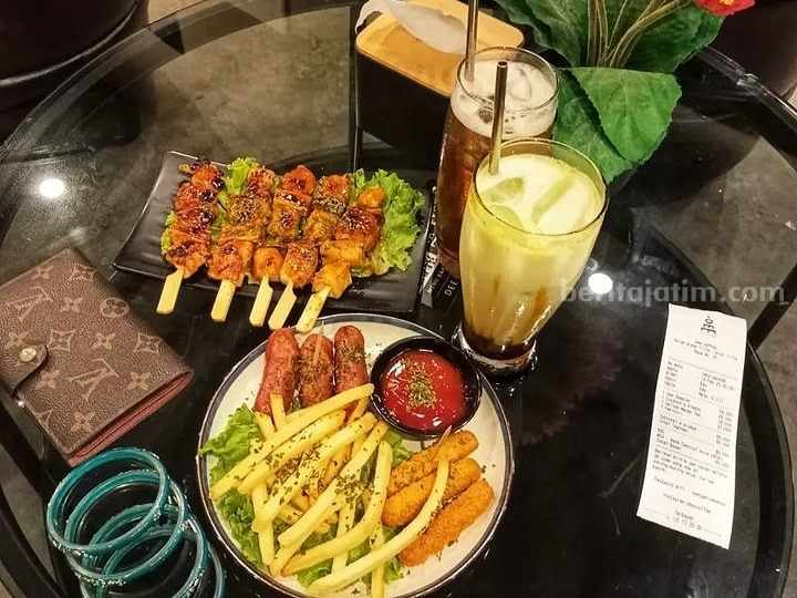 Menu makanan dan minuman di Dee Coffee House. (Sumber foto: Instagram elysameer)