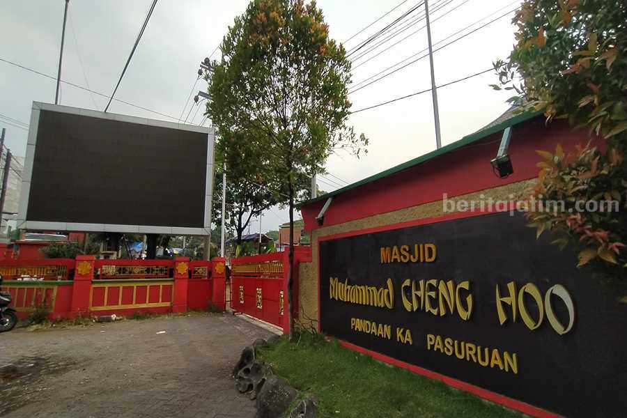Videotron yang terpasang di tepi jalan utama di Pandaan.