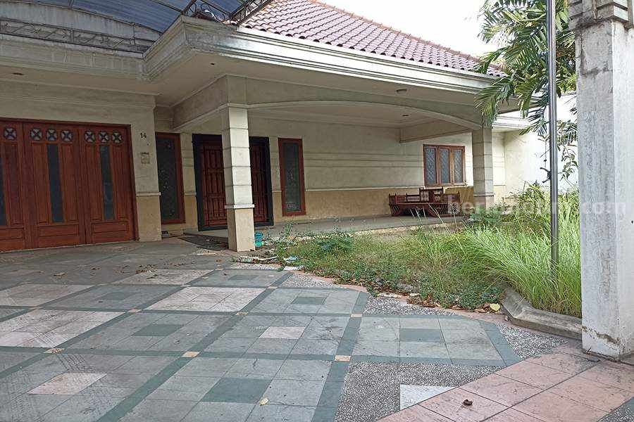 Bandit Bobol Rumah Mewah di Belakang Balai Kota Surabaya Rumah di Jalan Jaksa Agung Suprapto (belakang Balaik Kota Surabaya) yang dibobol maling. (Foto/Anggadia).