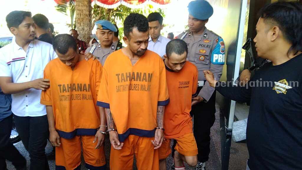 Tiga tersangka pembunuhan Mahasiswa UNITRI Malang, Rabu (26/7/2023).