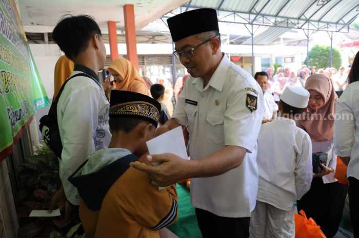 Sedekah Pegawai, BPPKAD Kota Kediri Santuni Anak Yatim Paitu