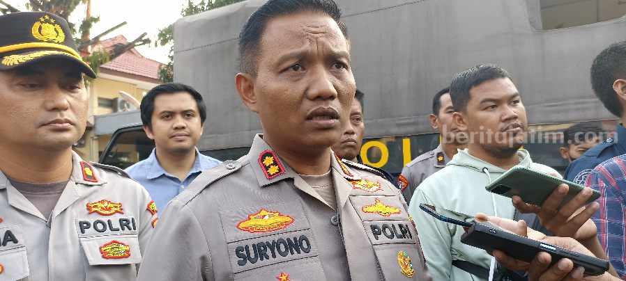 Kapolres Tuban AKBP Suryono saat dimintai keterangan. [Foto:Diah Ayu/beritajatim.com]