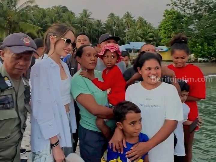 Potret Cinta Laura Kiehl di Masohi, Maluku Tengah. (Sumber foto: Instagram @claurakiehl)