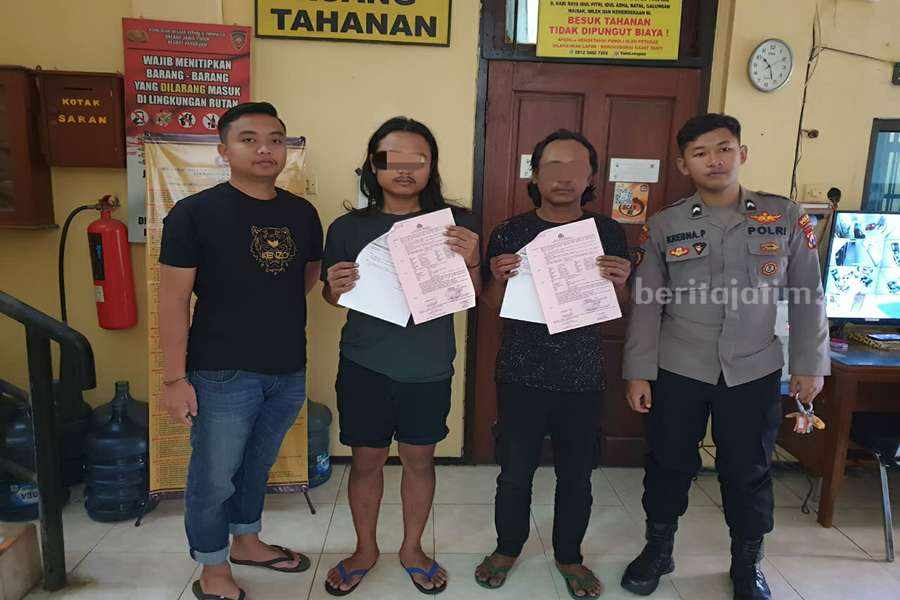 Dua pelaku diamankan Satreskrim Polres Pasuruan setelah didapati bawa sajam.