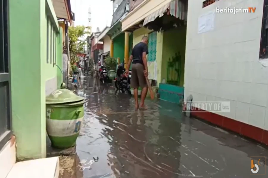 Banjir Rob Mulai Genangi Pemukiman Warga Kalianak Surabaya Kalianak Timur