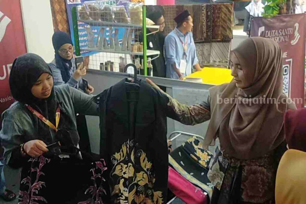 Kemandirian Pesantren Expo mewarnai rangkaian kegiatan Musabaqah Qiraatil Kutub Nasional (MQKN) 2023 yang berlangsung meriah di Pesantren Sunan Drajat, Paciran, Lamongan.