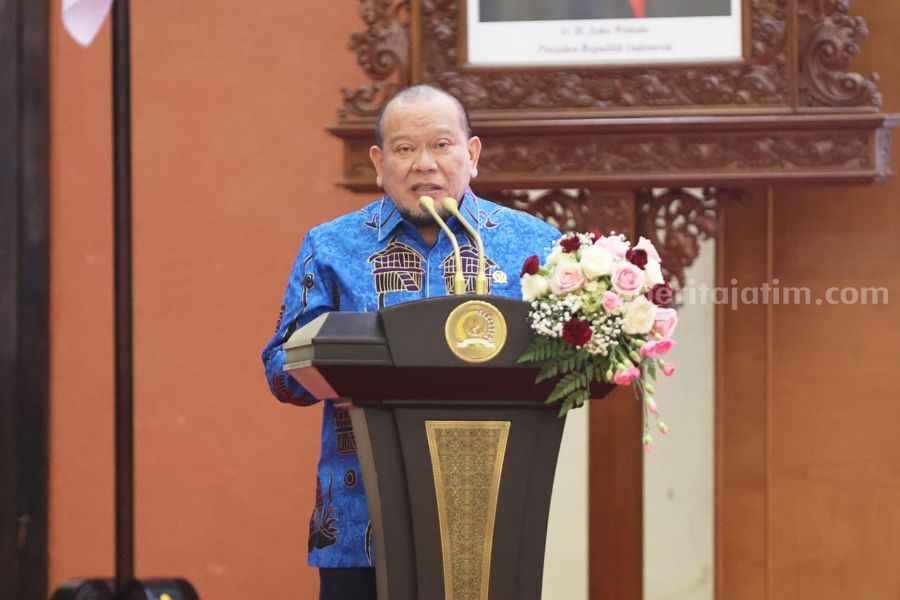 LaNyalla Tekankan Kembalikan Sistem Negara Asli ke Jokowi LaNyalla batik biru