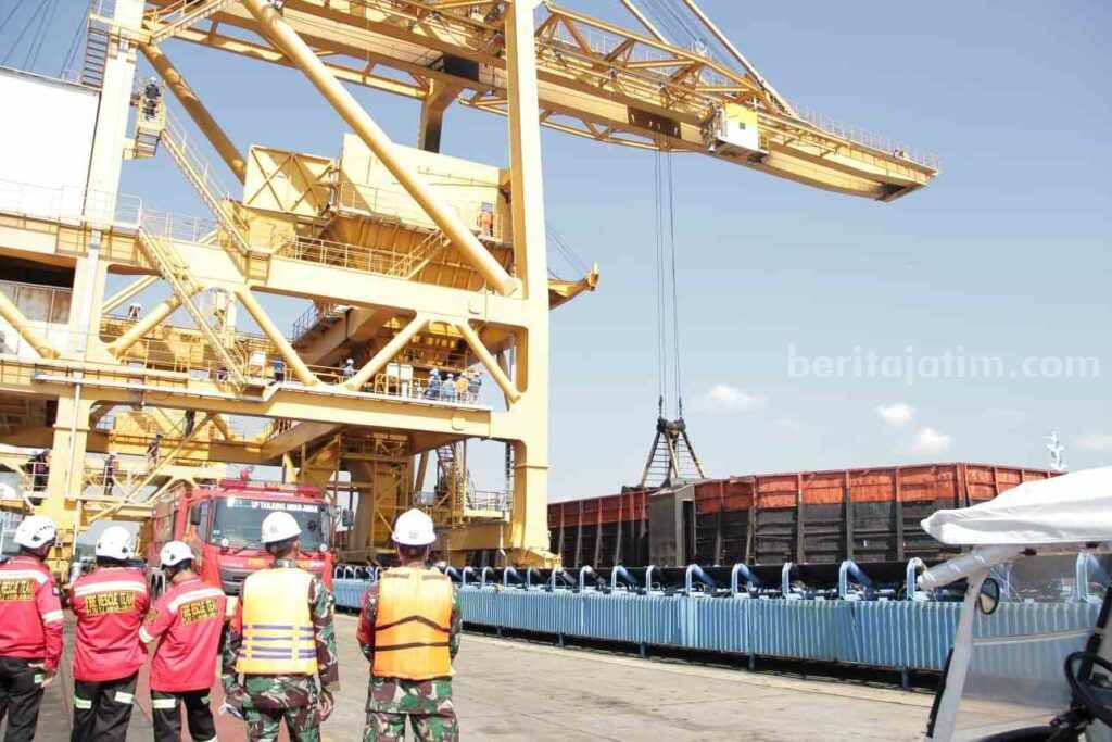 Caption: PT. PLN Nusantara Power Tanjung Awar-awar Tuban. [Foto:Diah Ayu/beritajatim.com]