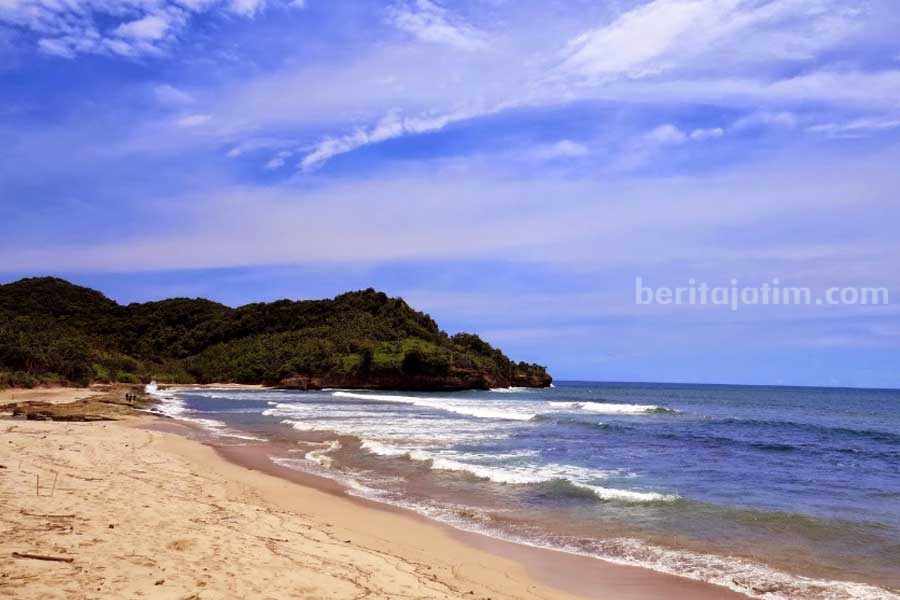 Pantai Molang Tulungagung.