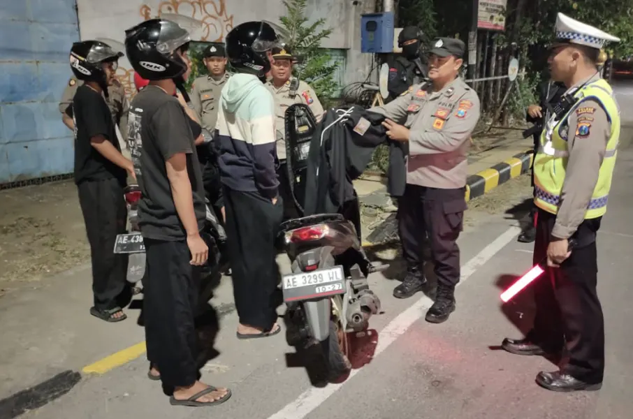 Polres Madiun Kota Jaga Ketat Pintu Masuk Menuju Padepokan PSHT Pengesahan Pendekar