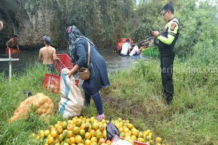 Mobil Masuk Jurang Sukosari Malang
