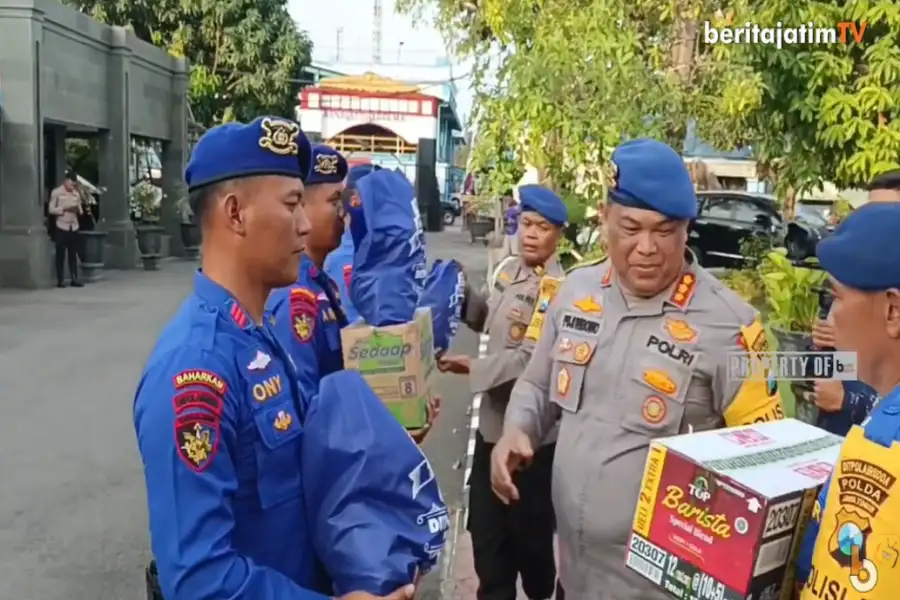 Ditpolairud Polda Jawa Timur Kirim Bantuan untuk Korban Banjir dan Longsor Lumajang Bantuan Sembako Dirpolairud Polda Jatim