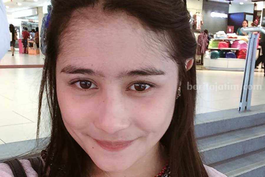 Prilly Latuconsina yang dikabarkan akan hadir dalam acara Jember Fashion Carnaval. (Twitter @@prillyyla)