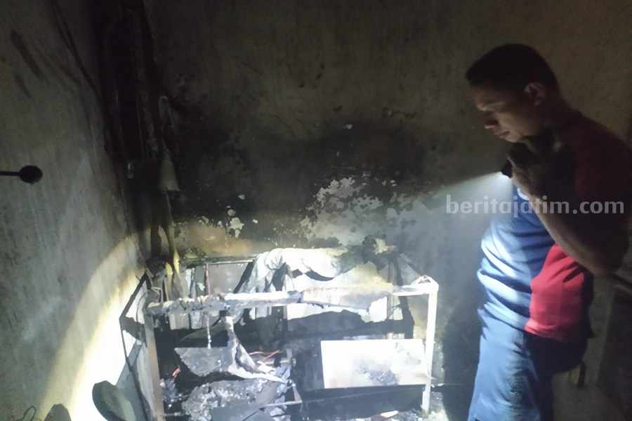 Mesin percetakan yang hangus terbakar. (Foto/Istimewa)
