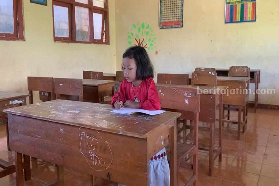 Satu-satunya siswa kelas 1 yang mendaftar di SDN Setono. (Foto/Istimewa)