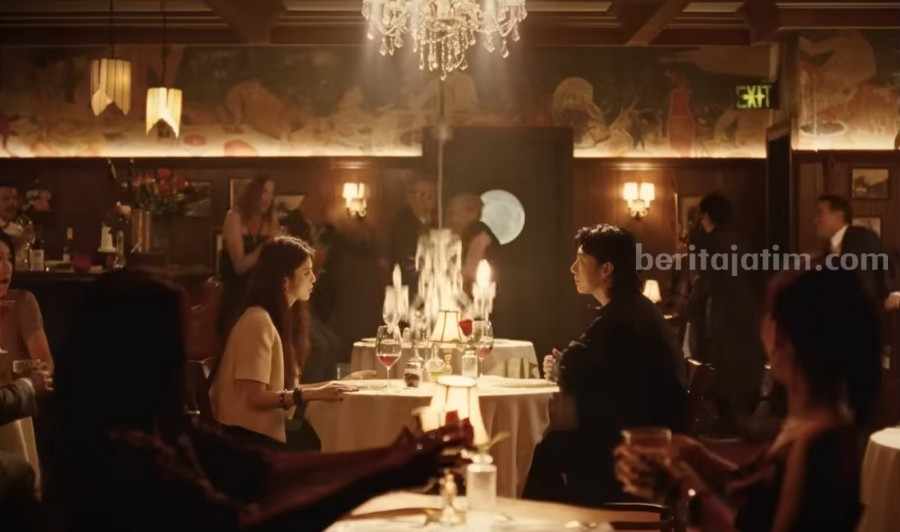 Jungkook BTS dan Han So Hee Berdebat dalam Teaser MV “Seven” Tangkapan layar teaser MV "Seven" dalam YouTube Hybe Labels.