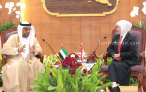 Dubes UEA Kunjungi Gubernur Jawa Timur Bahas Investasi dan Kerja Sama AI Tangkapan layar pertemuan Gubernur Jawa Timur Khofifah Indar Parawansa dan Duta Besar Uni Emirat Arab (UEA) untuk Indonesia, H. E Abdulla Salem Obaid Al Dhaheri. (Sumber foto: Instagram khofifah.ip)