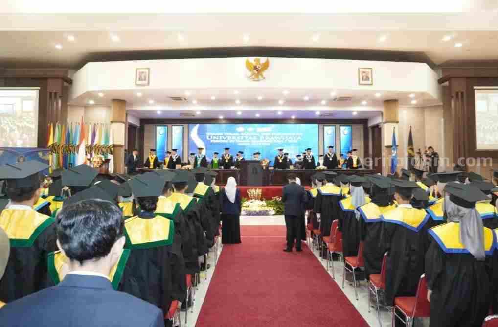 Kisah Wisudawan Terbaik Universitas Brawijaya, Cakap Organisasi dan Berprestasi Proses wisuda Universitas Brawijaya (Foto: Humas UB)