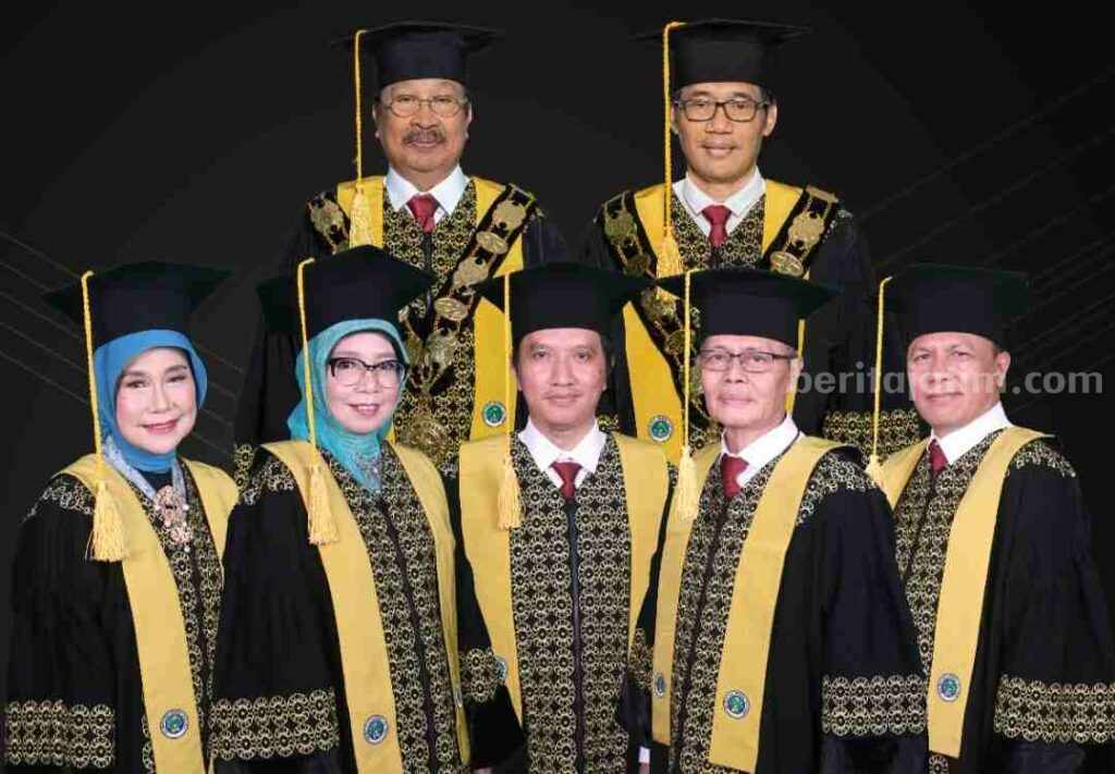 Kelima gubes yang baru dikukuhkan UM bersama Rektor UM pada Selasa 18/7/2023 (Foto: Istimewa)