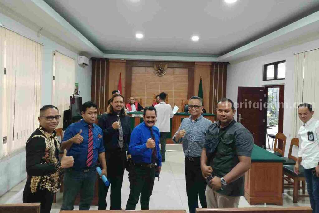 Tim Halo, kuasa hukum Edi Sulistiyo yang mengajukan gugatan ke PN Blitar