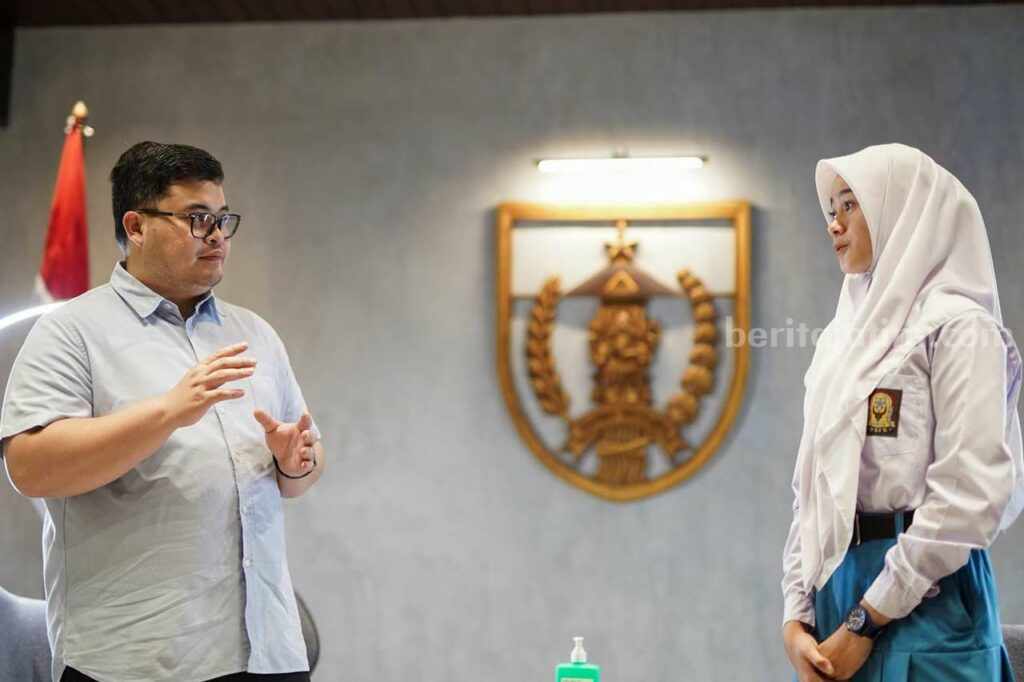 Mas Dhito Beri Hadiah Siswi SMA 2 Pare Kediri, Ini Alasannya Siswi SMA 2 Pare Kediri