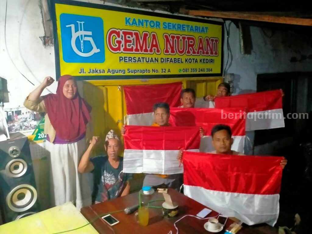 Pemkot Kediri Sukseskan Gerakan Pembagian 10 Juta Bendera Kediri