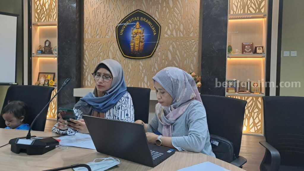 Koordinator Pengelola Sistem Informasi dan Kehumasan Fakultas Kedokteran UB, dr Kholipah PhD saat memberikan keterangan.
