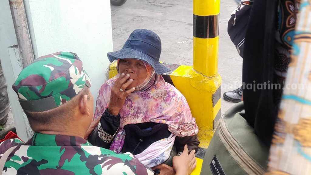 Menolak Dirazia, Pengemis di Kediri Menangis Minta Belas Kasihan Pengemis Kediri