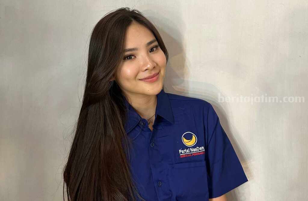 Digantikan Oleh Politisi Tua, Ini Tanggapan Si Cantik Regina Regina Suwono