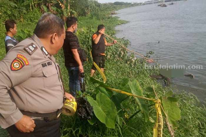 Mayat Wanita Baju Hijau Terapung di Sungai Brantas Kediri mayat wanita