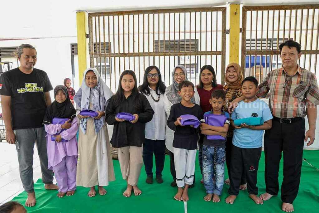 Pemkot Kediri dan YLPA Kediri Sambangi Anak-Anak di Bapenda Kota Kediri