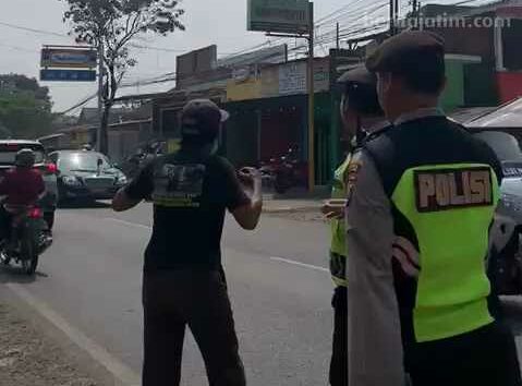 Devi Athok, Ayah Dua Aremanita Yang Tewas saat menghadang Presiden Jokowi.