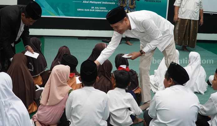 Ratusan Anak Yatim Berdoa untuk PKB Jombang dalam Harlah ke-25 Ketua PKB Jombang Hadi Atmaji saat menyerahkan santunan untuk anak yatim, Jumat (28/7/2023)